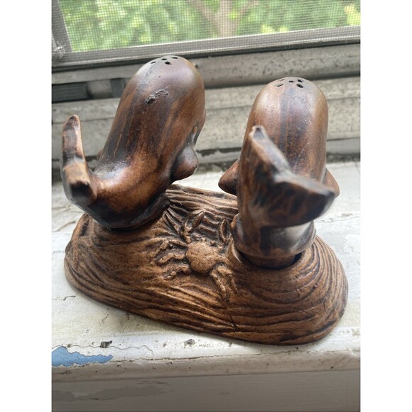 Whales Salt & Pepper Shakers Vintage Hawaii Tiki Kitsch Cute Collectible 1970s - Picture 6 of 9